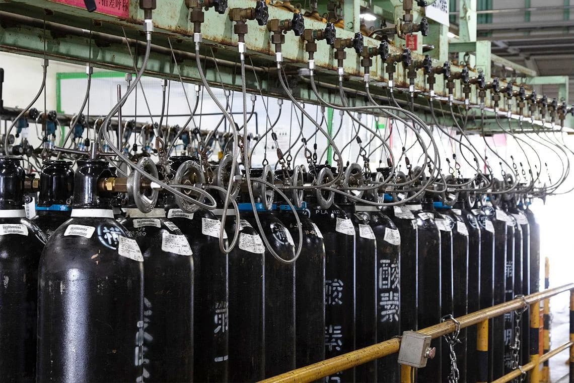 Cylinder manifold and filling control image used for process communication support.
