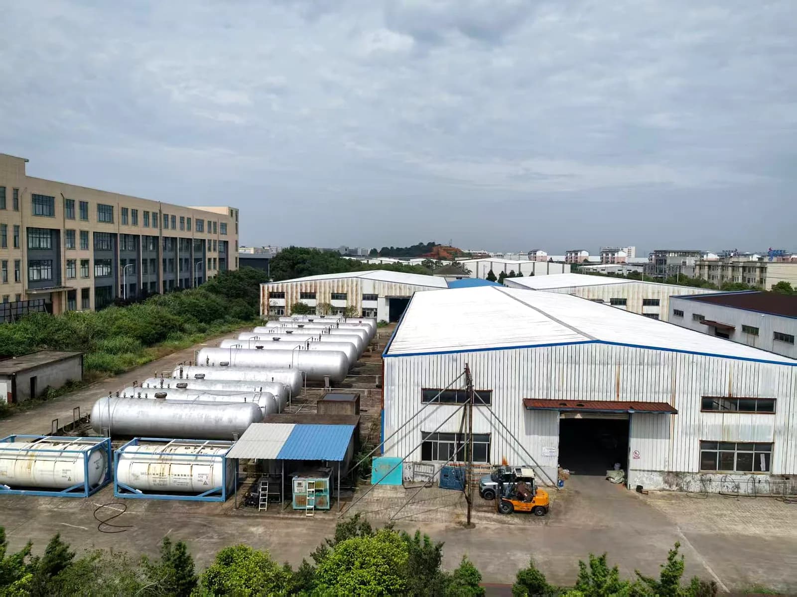 Actual production site overview used for VEXEON factory-direct supply presentation.